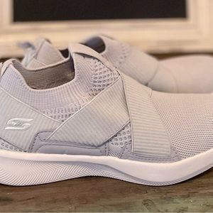SOLD SOLD SOLD Sketcher’s  Women’s new with tags size 7